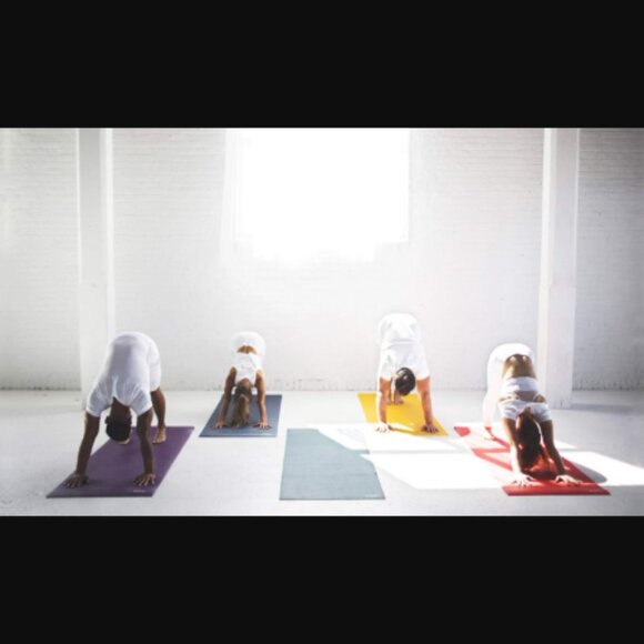 NIP B Yoga Now Half Moon The B MAT Traveller 2mm Deep Blue Retail Price $105.00 - Picture 9 of 9